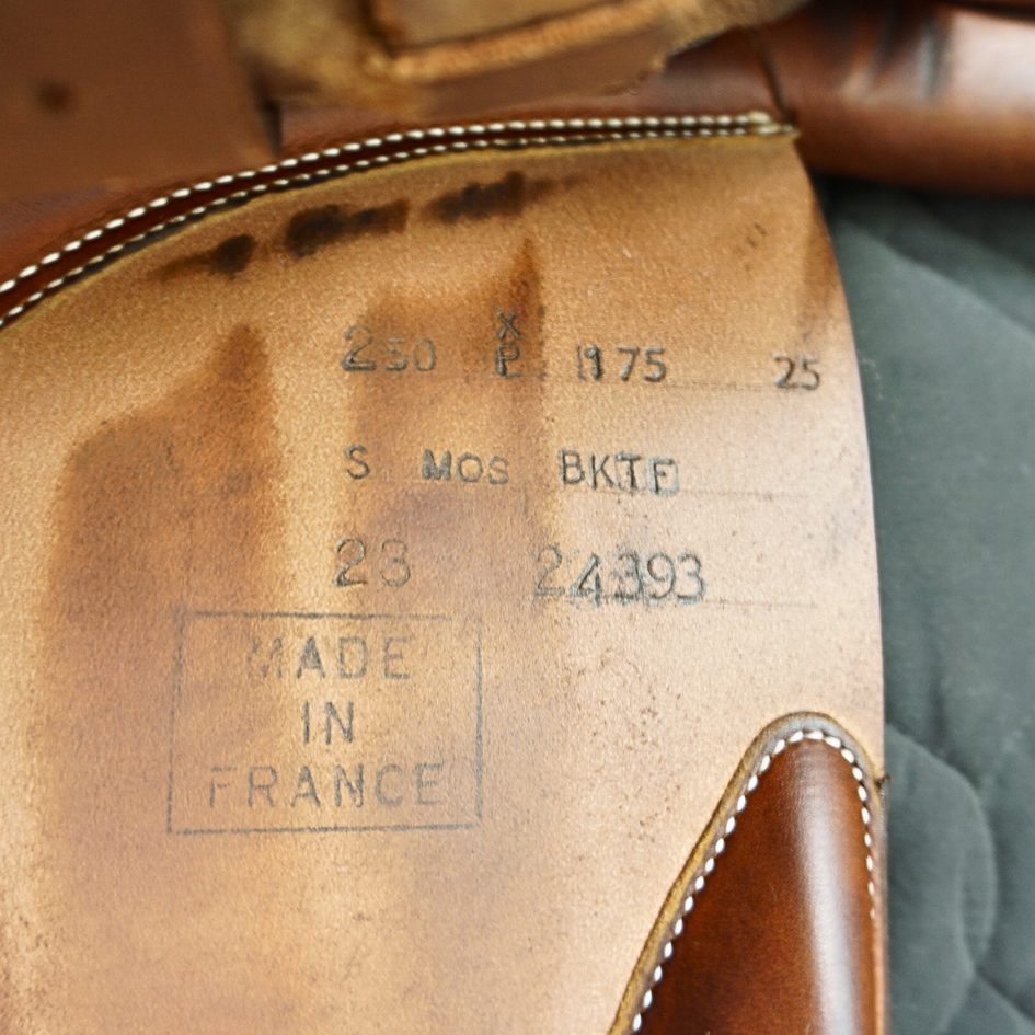 Begagnad Butet-sadel P 17,5" 2,5 kåpa