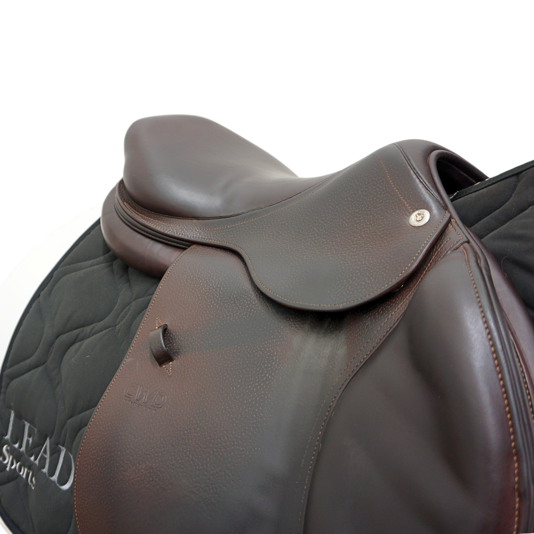 Begagnad CWD-sadel Classic Flat Seat 17" 2C