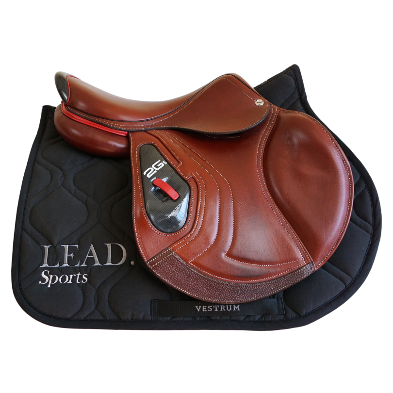 Ny CWD-sadel 2Gs iJump 17,5" 2C