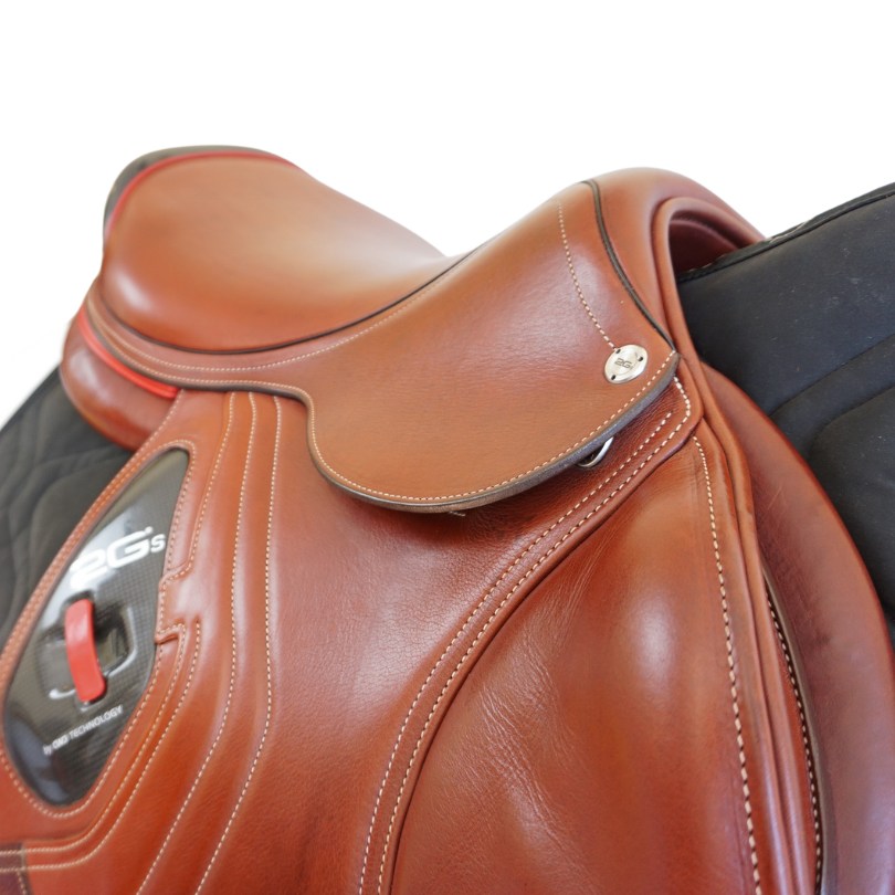 Ny CWD-sadel 2Gs iJump 17,5" 2C