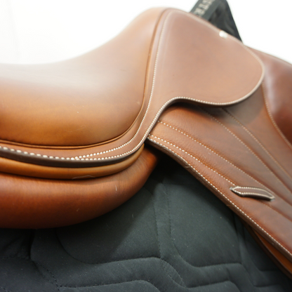 Ny Butet-sadel P 17,5" 2,25 kåpa